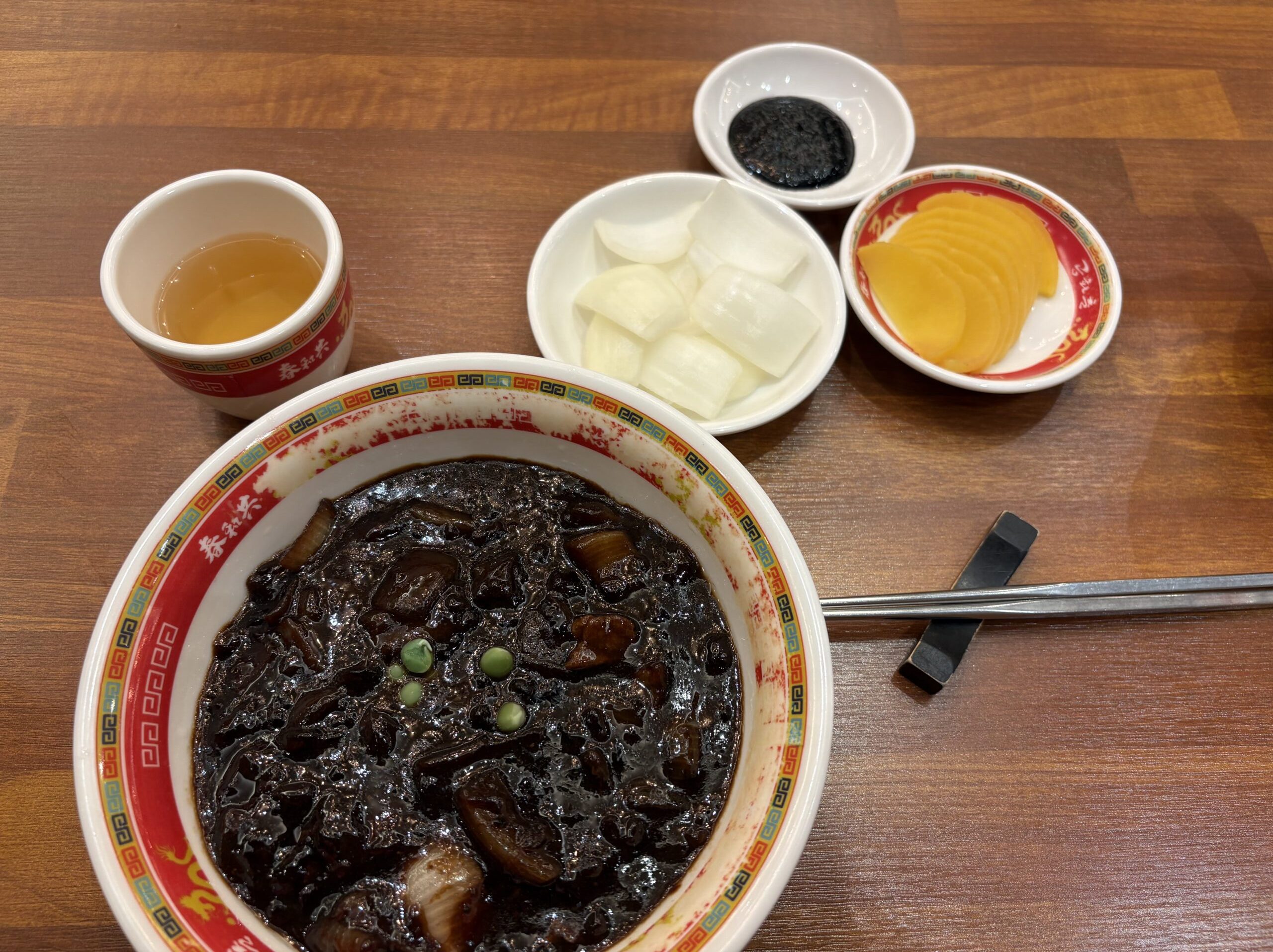 ジャージャー麺のメニューと価格