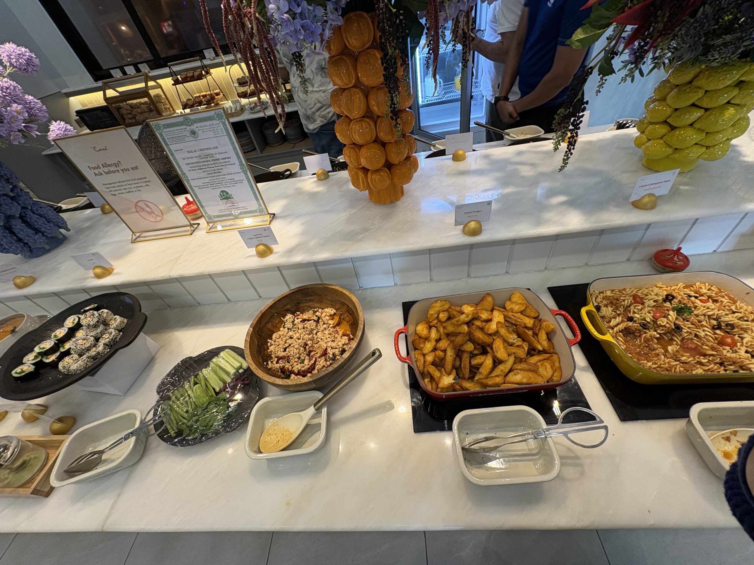 Coral Premium Departure Loungeの料理コーナー